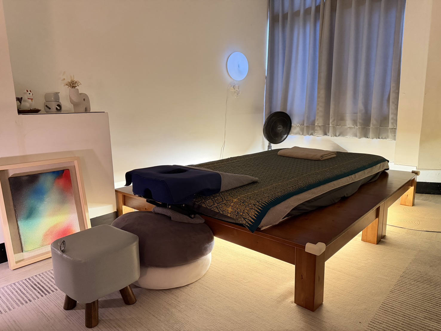 KUN THAI 泰式按摩床 · Thai massage bed